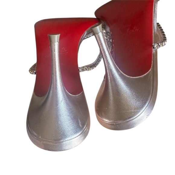 Christian Louboutin Just Queen 70mm
Crystal sandal heels RETAIL 1,295 - Picture 11 of 12